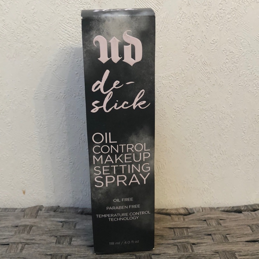 Urban decay de-slick setting spray